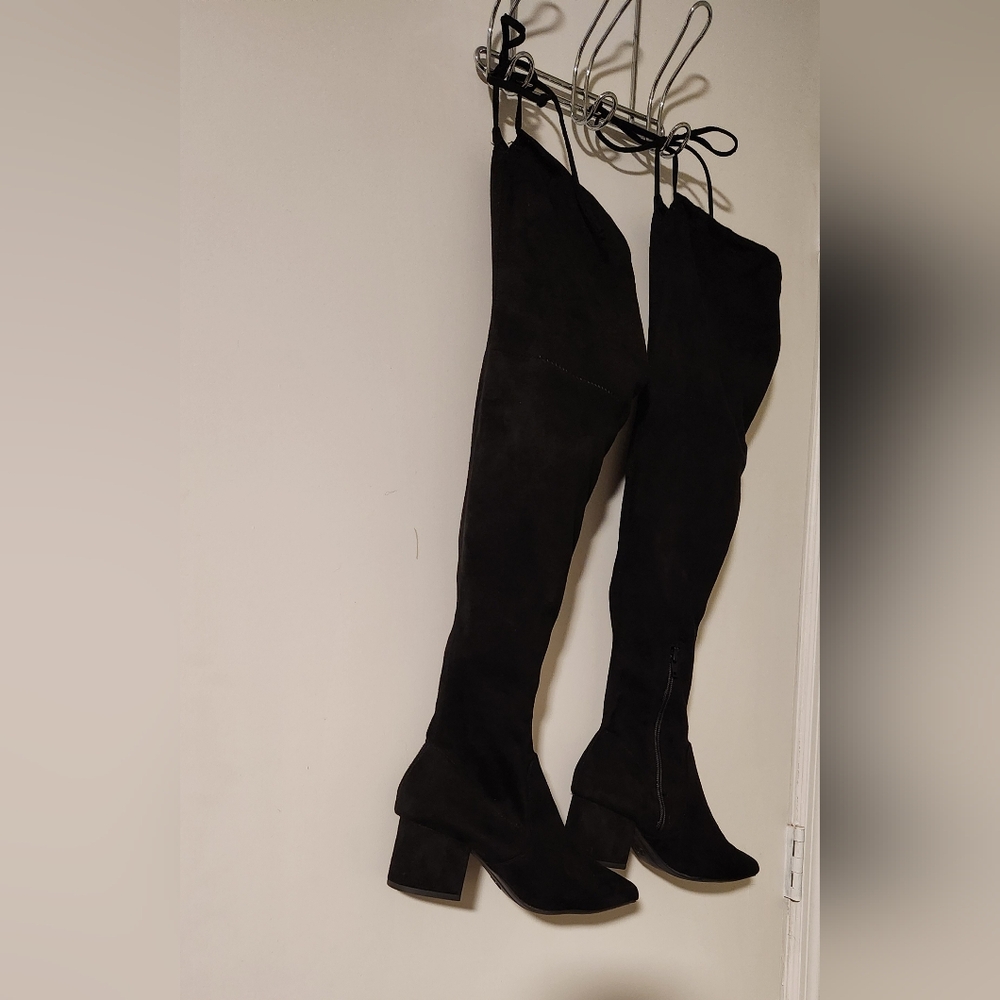 Ladies suede over the knee boots. Size 6m Like new!